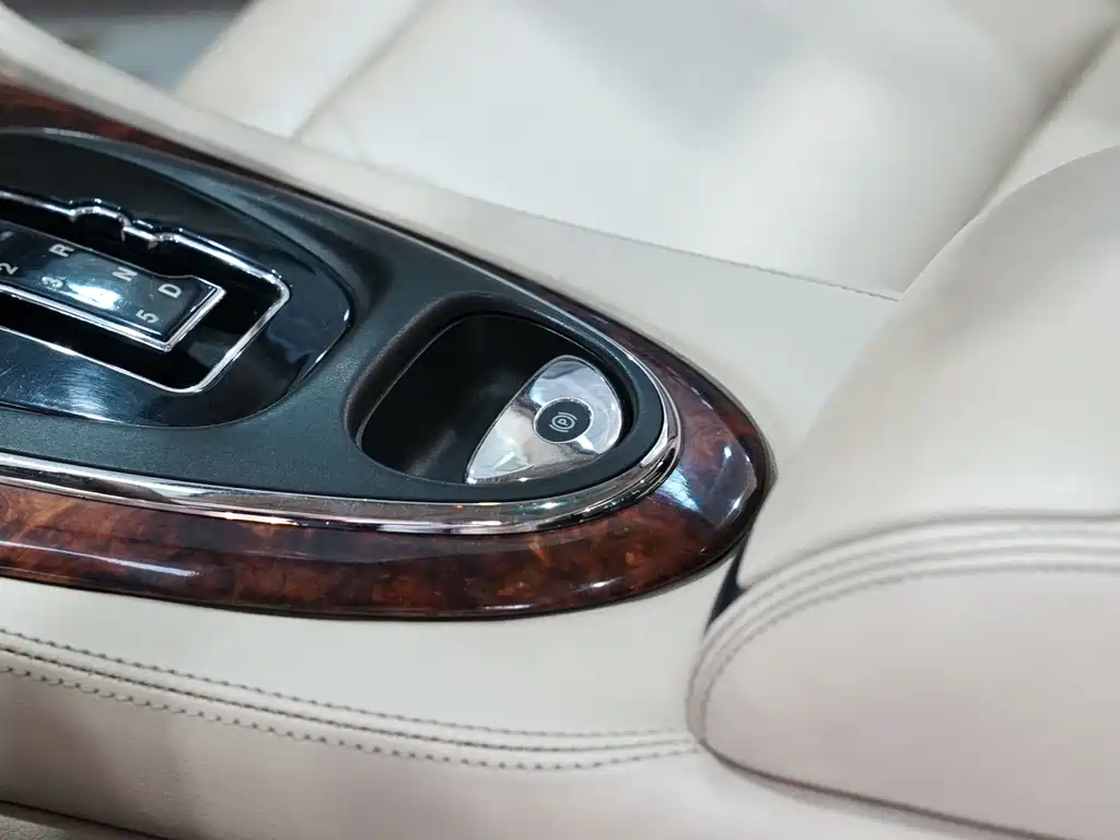 Jaguar XJ 2004 — фото 15