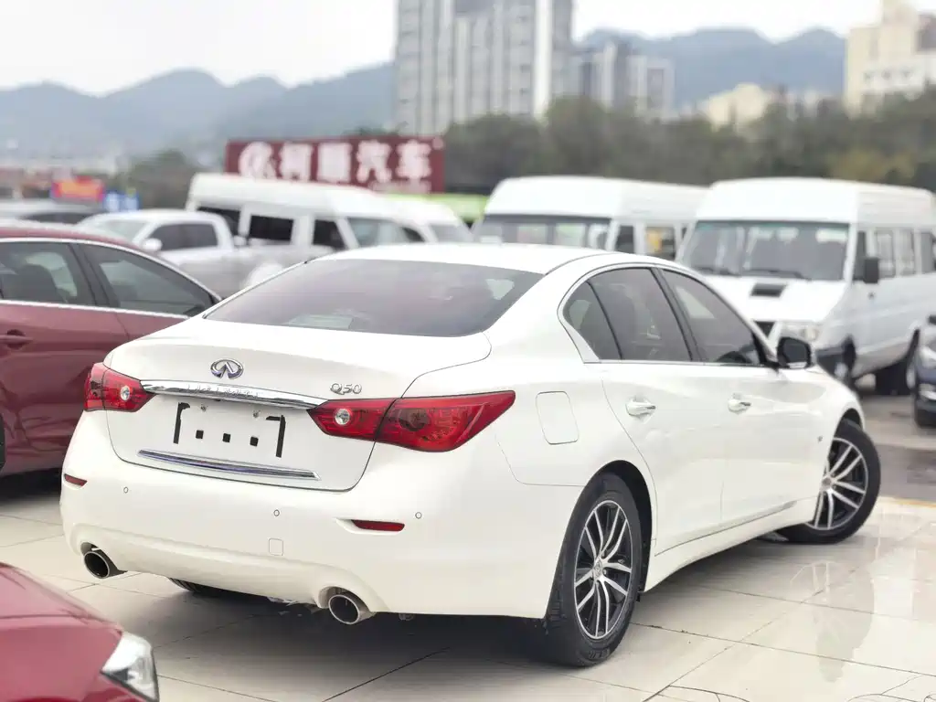 Infiniti Q50 2015 — фото 4