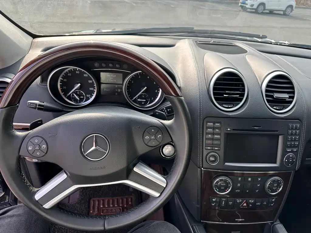 Mercedes-Benz GL-Class 2010 — фото 12