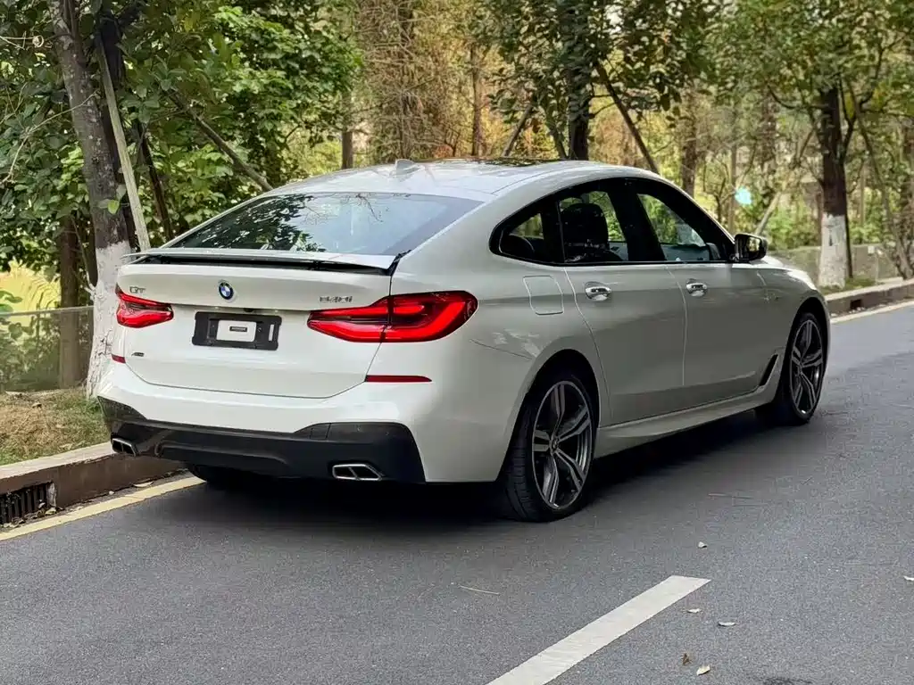 BMW 6 Series GT 2018 — фото 12