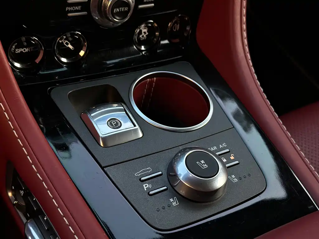 Aston Martin Rapide 2016 — фото 11