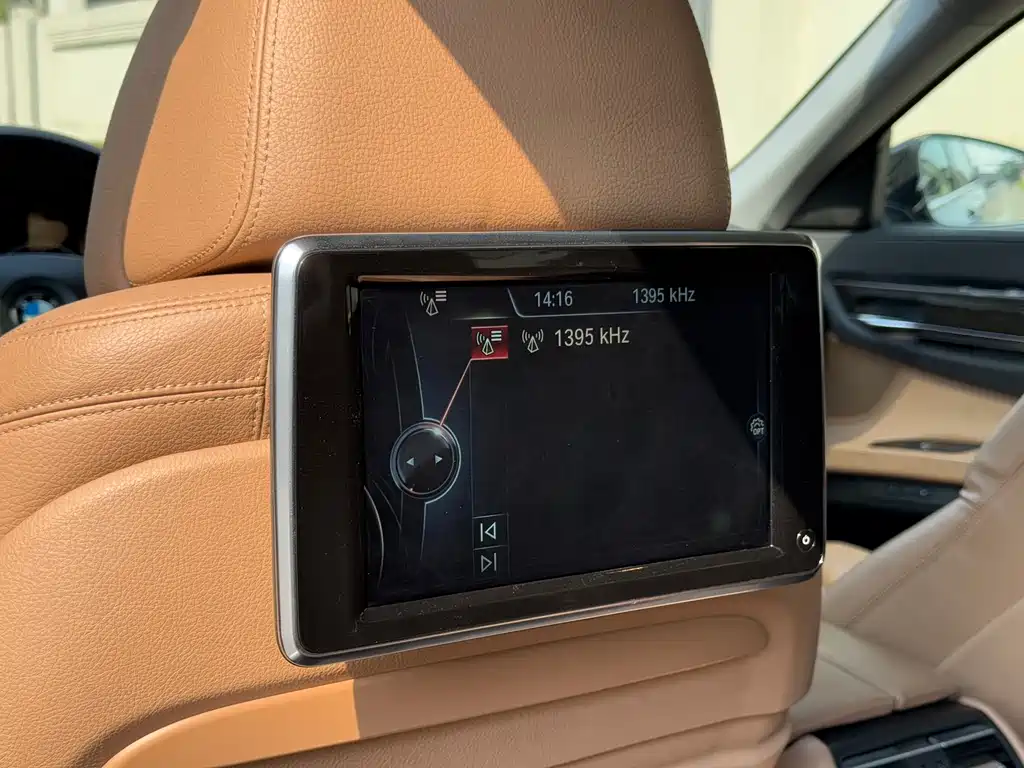 BMW 7 Series 2015 — фото 15