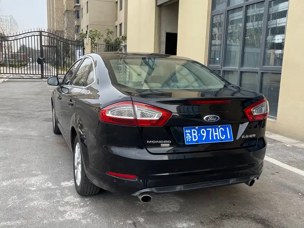 Ford Mondeo 2014 — фото 12