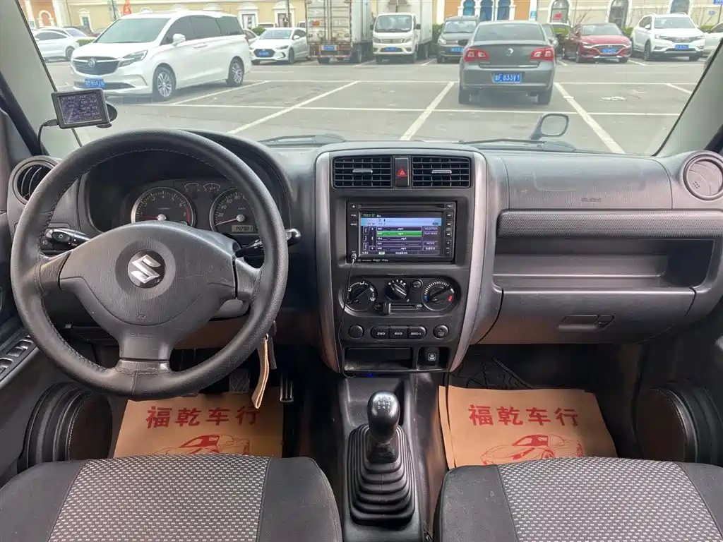 Suzuki Jimny 2011 — фото 12