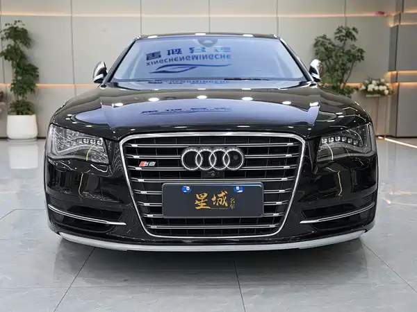 Audi S8 2013