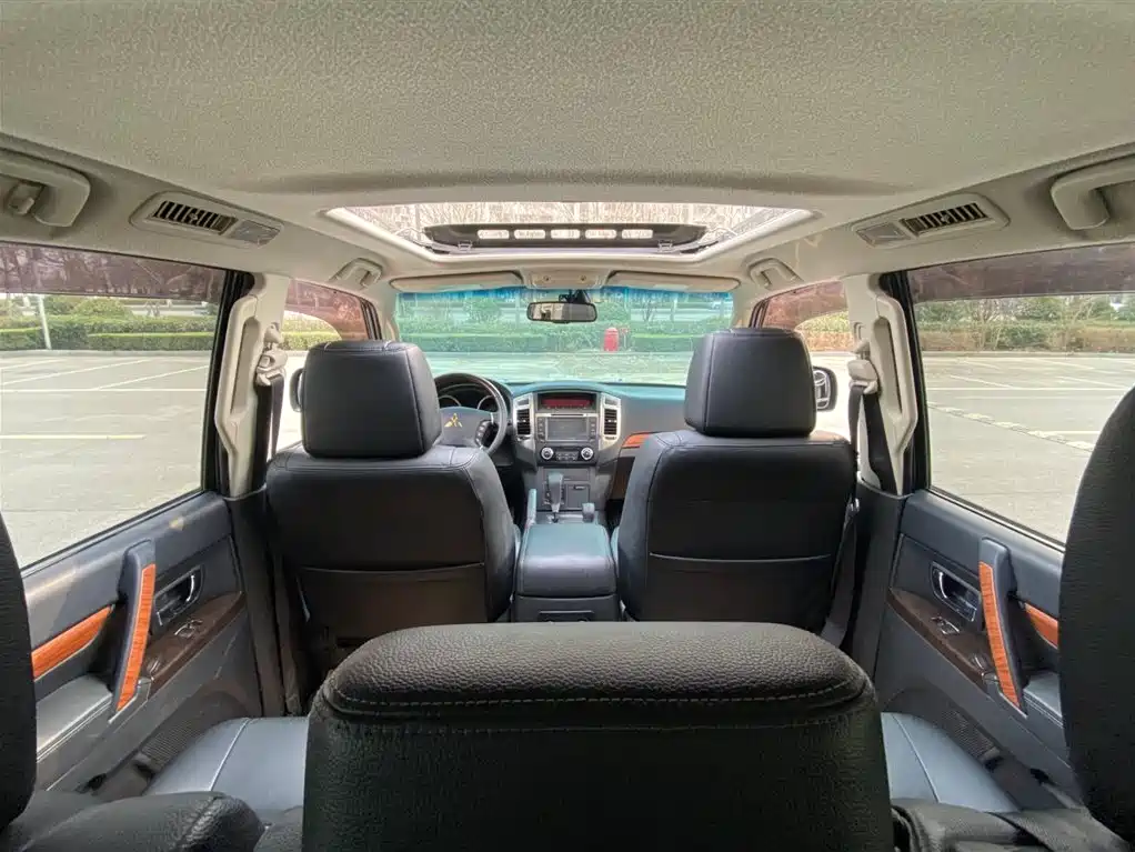 Mitsubishi Pajero 2018 — фото 15