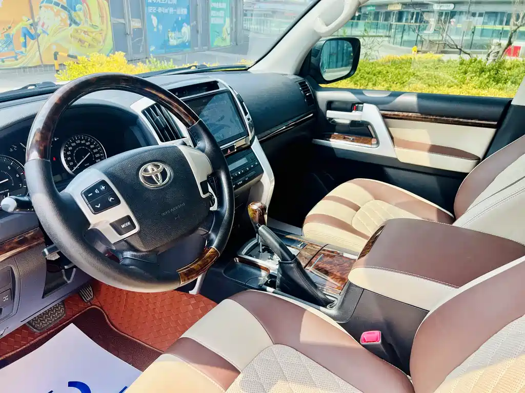 Toyota Land Cruiser 2015 — фото 8