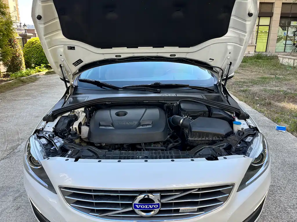 Volvo S60 PHEV 2015 — фото 21