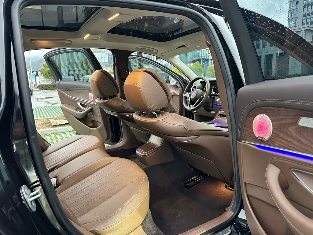 Mercedes-Benz E-Class 2023 — фото 11