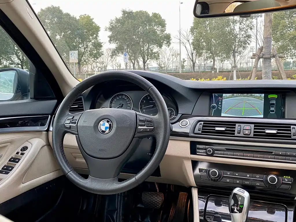 BMW 5 Series 2012 — фото 15