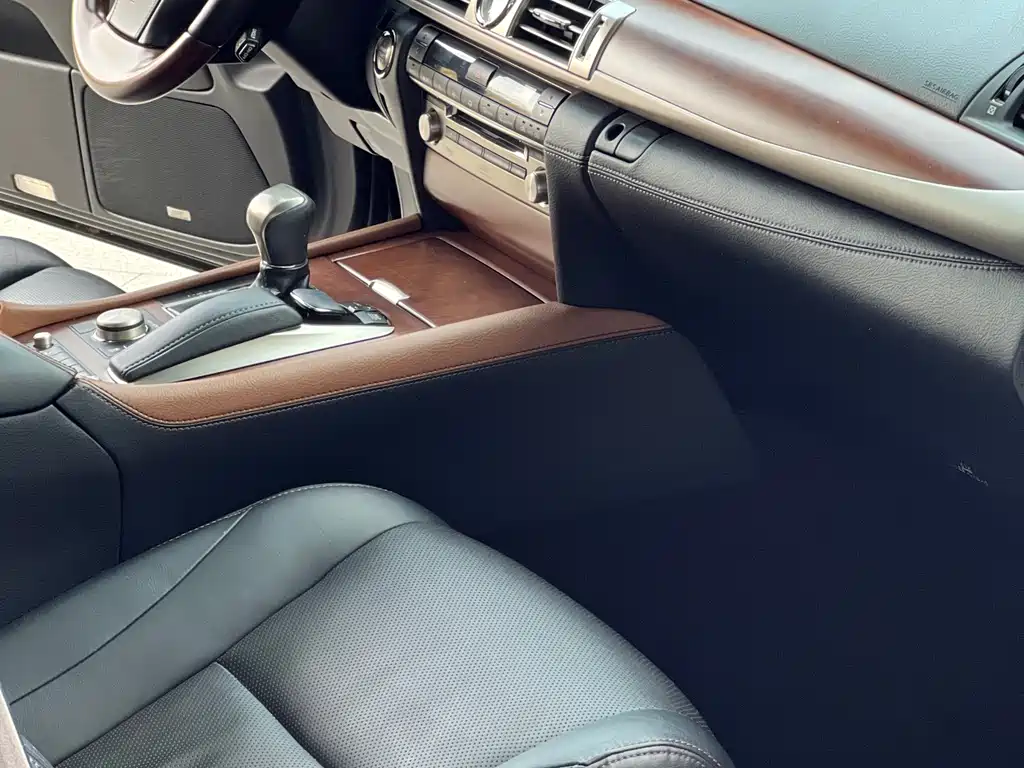 Lexus LS 2013 — фото 19