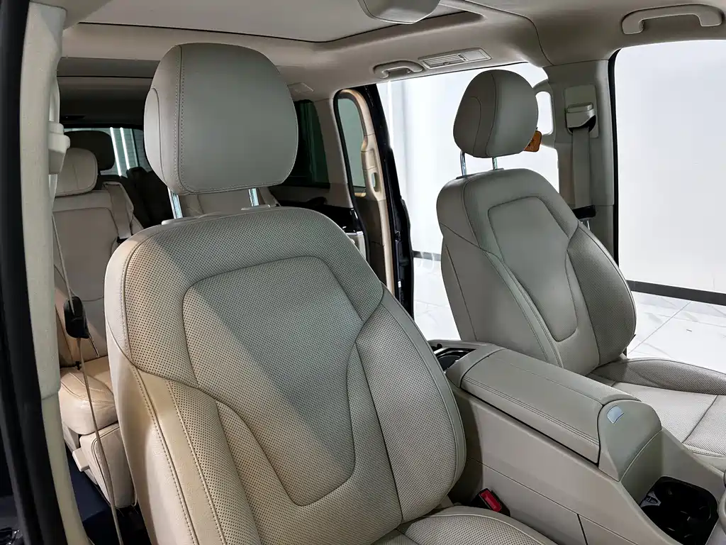 Mercedes-Benz V-Class 2020 — фото 15