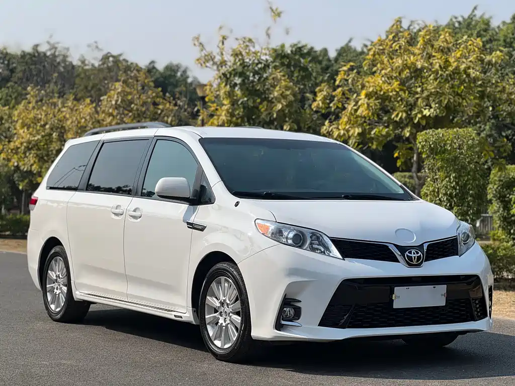 Toyota Sienna 2016 — фото 5