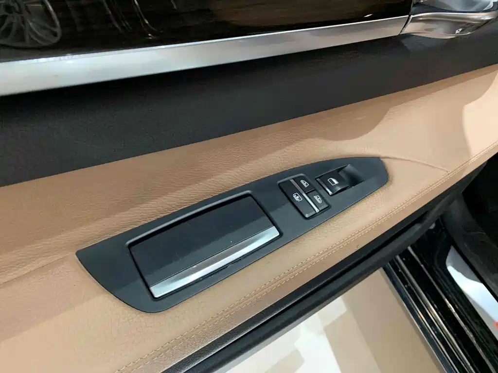 BMW 7 Series 2014 — фото 12