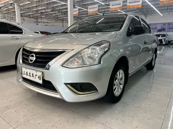 Nissan Sunny 2015