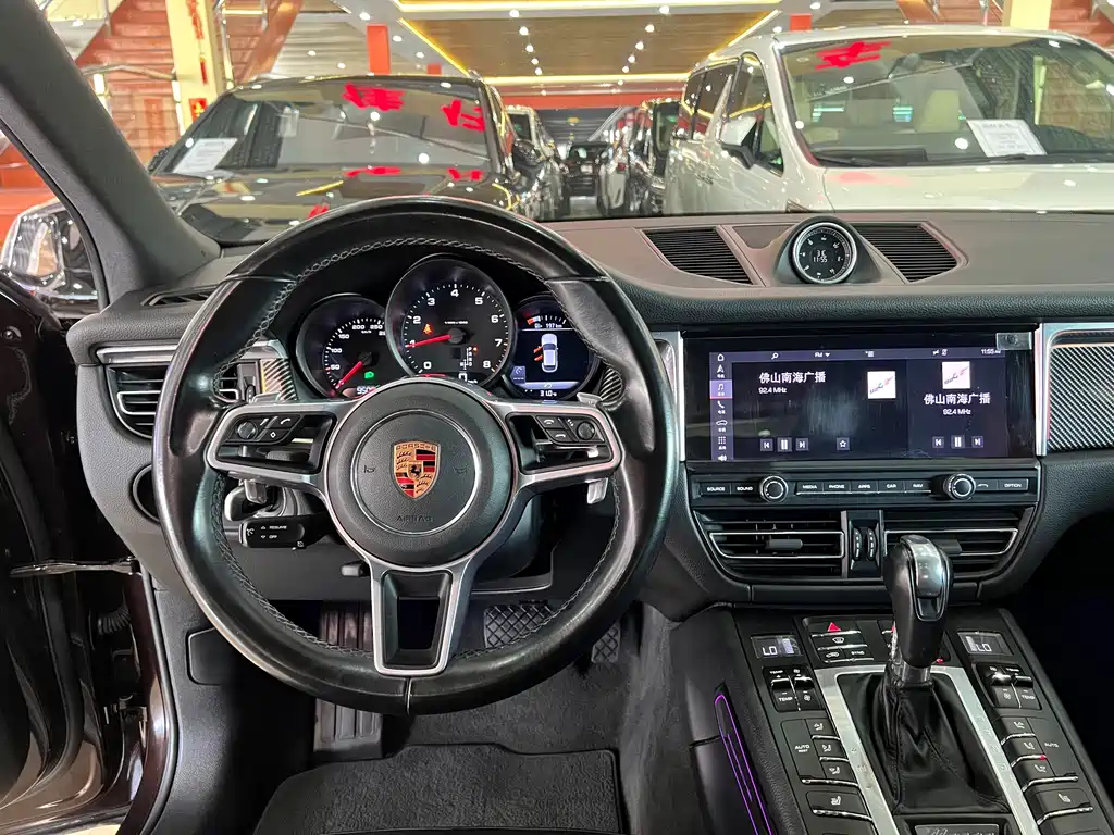Porsche Macan 2019 — фото 9