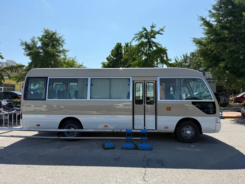 Toyota Coaster 2009 — фото 10