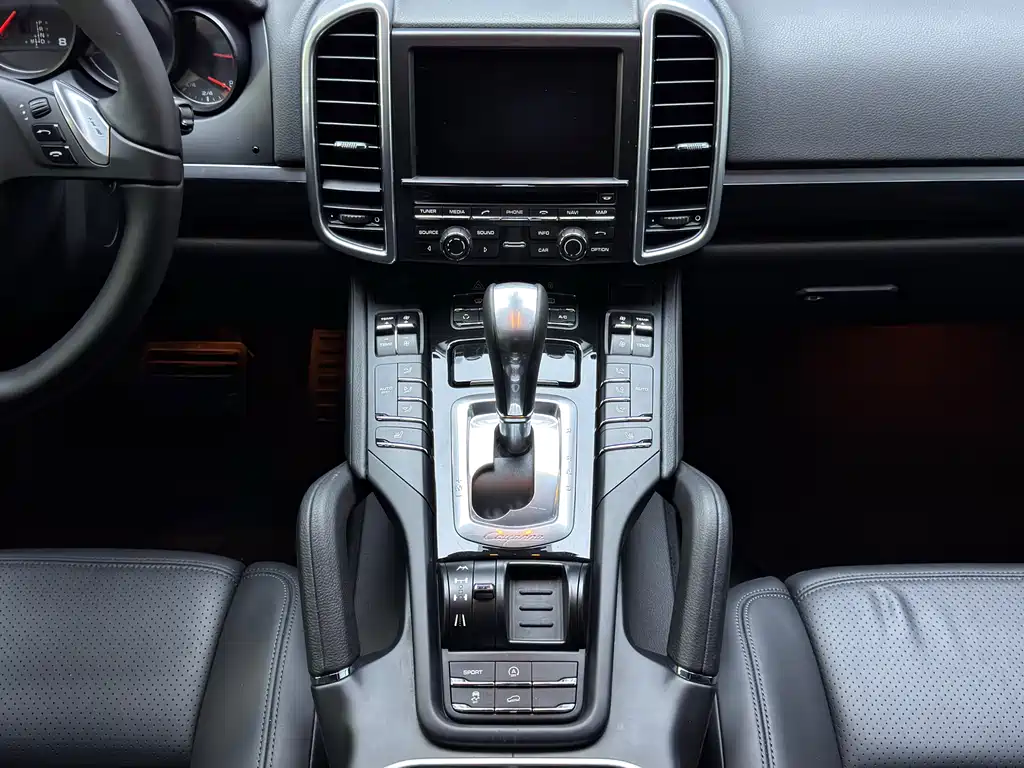 Porsche Cayenne 2014 — фото 14