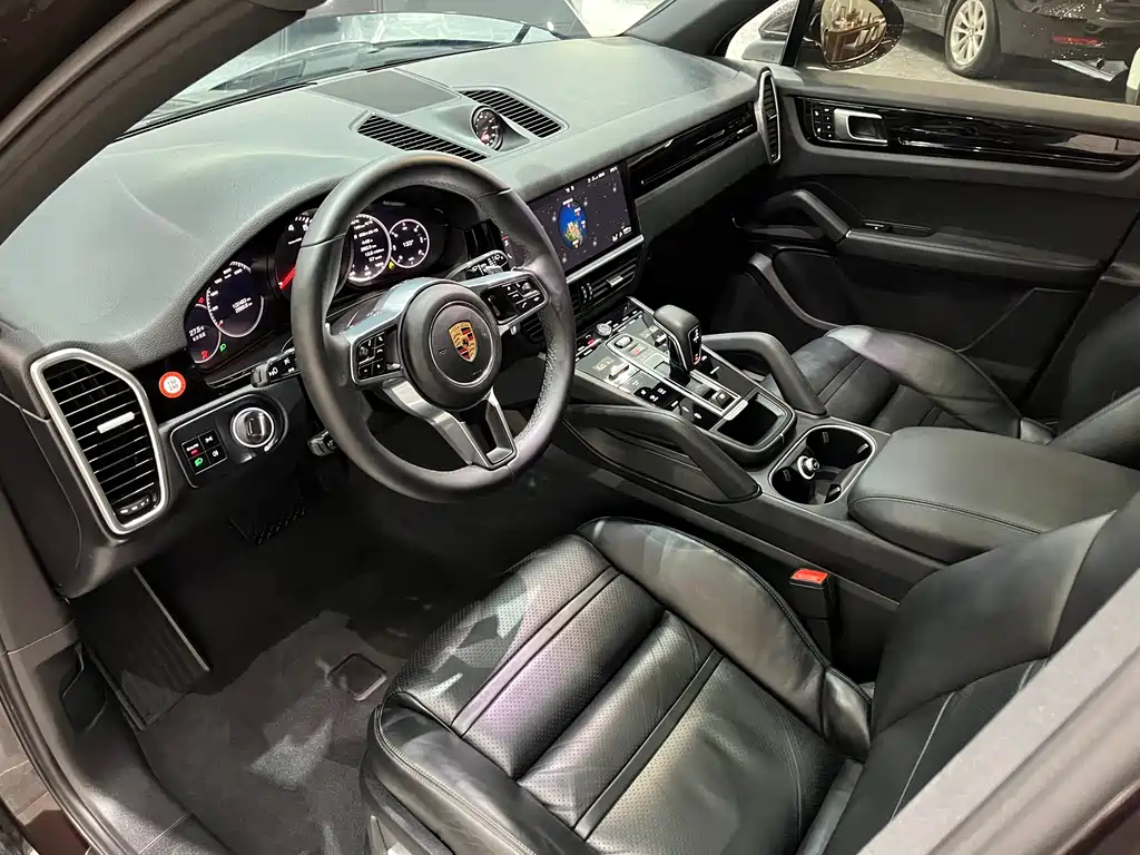 Porsche Cayenne 2018 — фото 11
