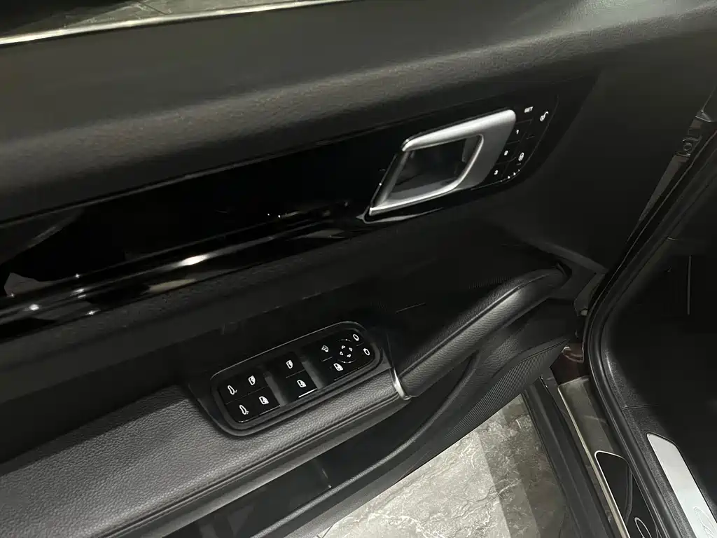 Porsche Cayenne 2018 — фото 12