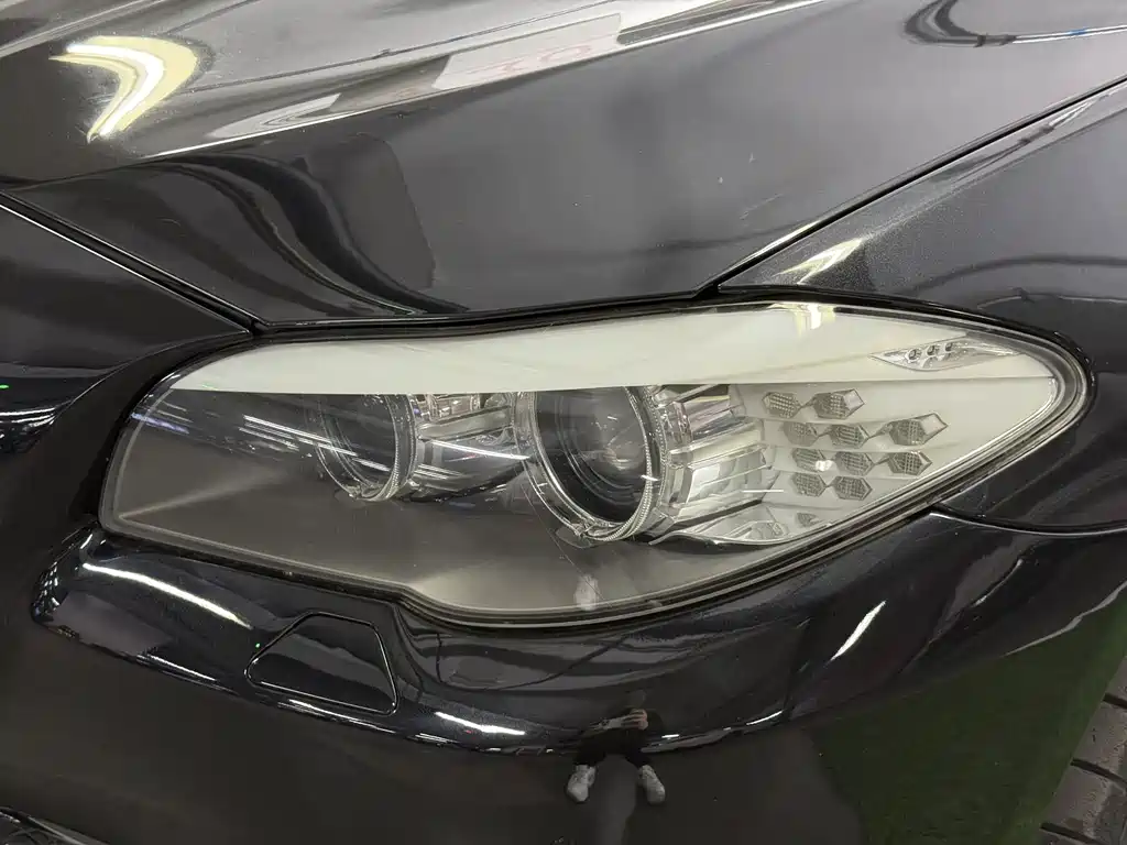BMW 5 Series 2011 — фото 17