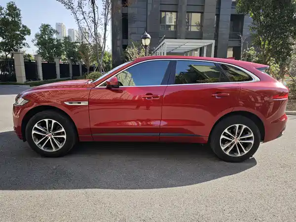 Jaguar F-PACE 2016