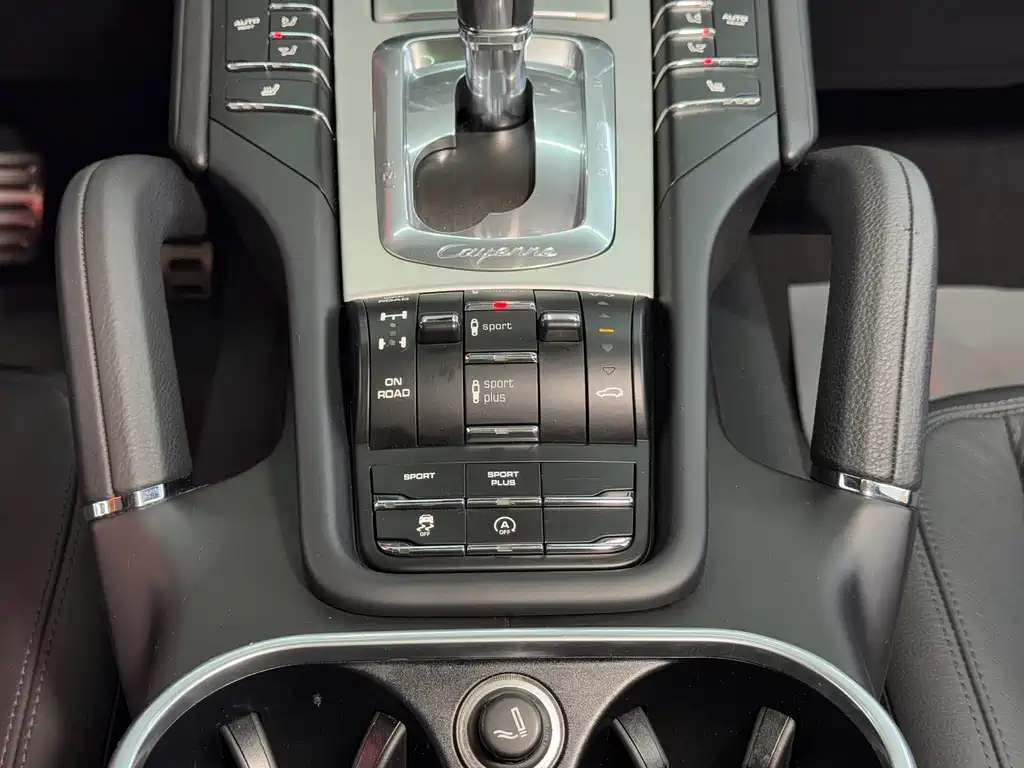Porsche Cayenne 2015 — фото 22