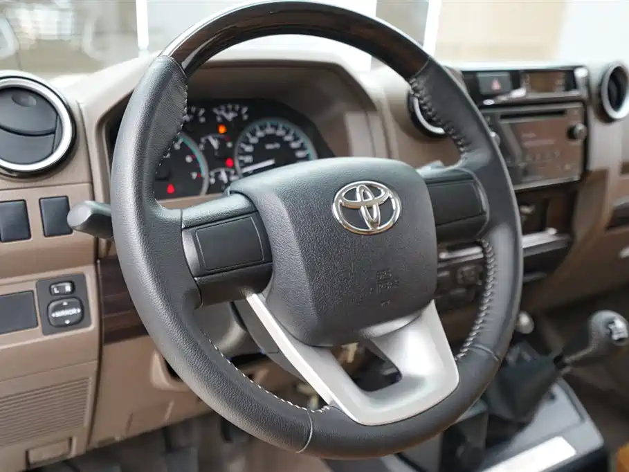 Toyota Land Cruiser 2022 — фото 7