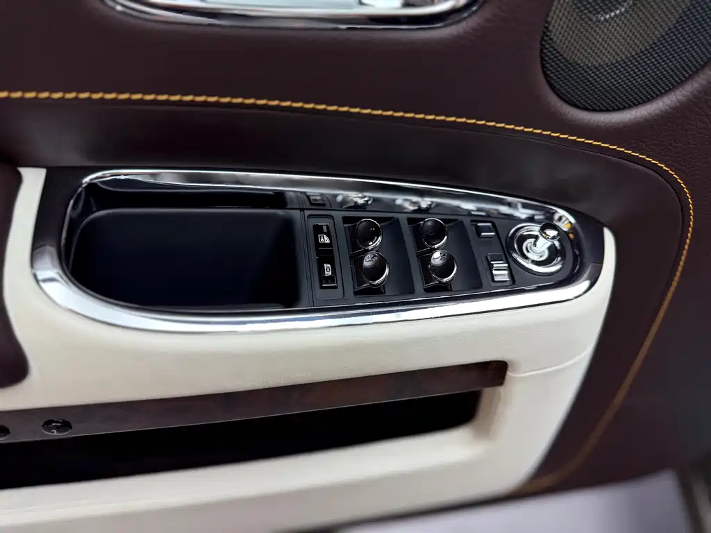 Rolls-Royce Ghost 2016 — фото 15