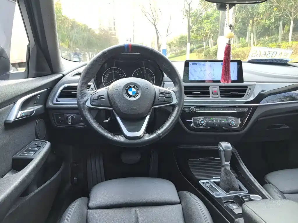 BMW 1 Series 2017 — фото 11