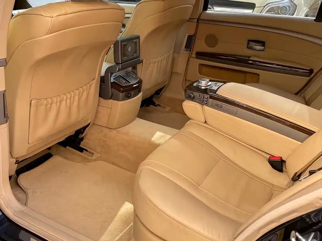 BMW 7 Series 2009 — фото 24
