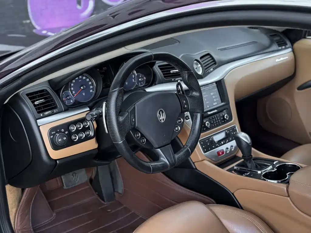 Maserati GranTurismo 2018 — фото 12