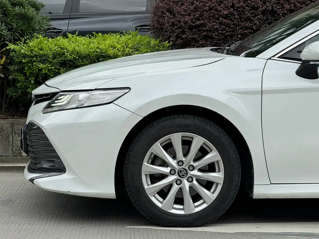 Toyota Camry 2019 — фото 4