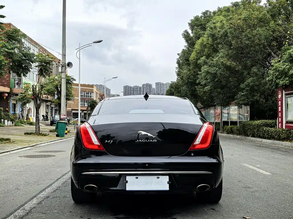 Jaguar XJ 2018 — фото 4