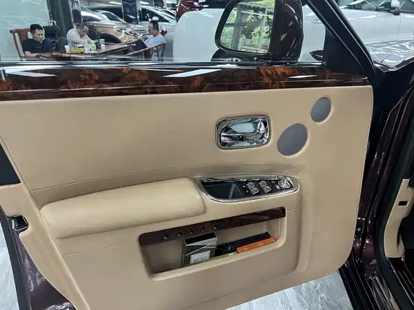 Rolls-Royce Ghost 2010