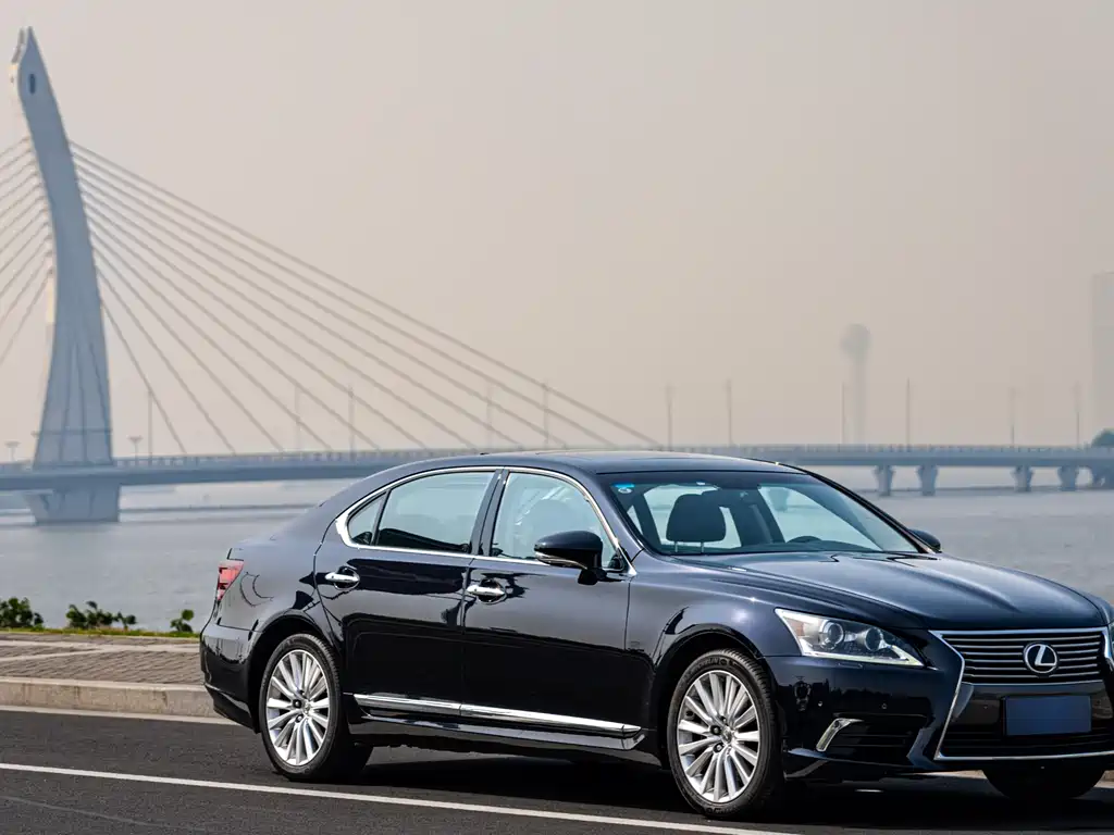 Lexus LS 2016