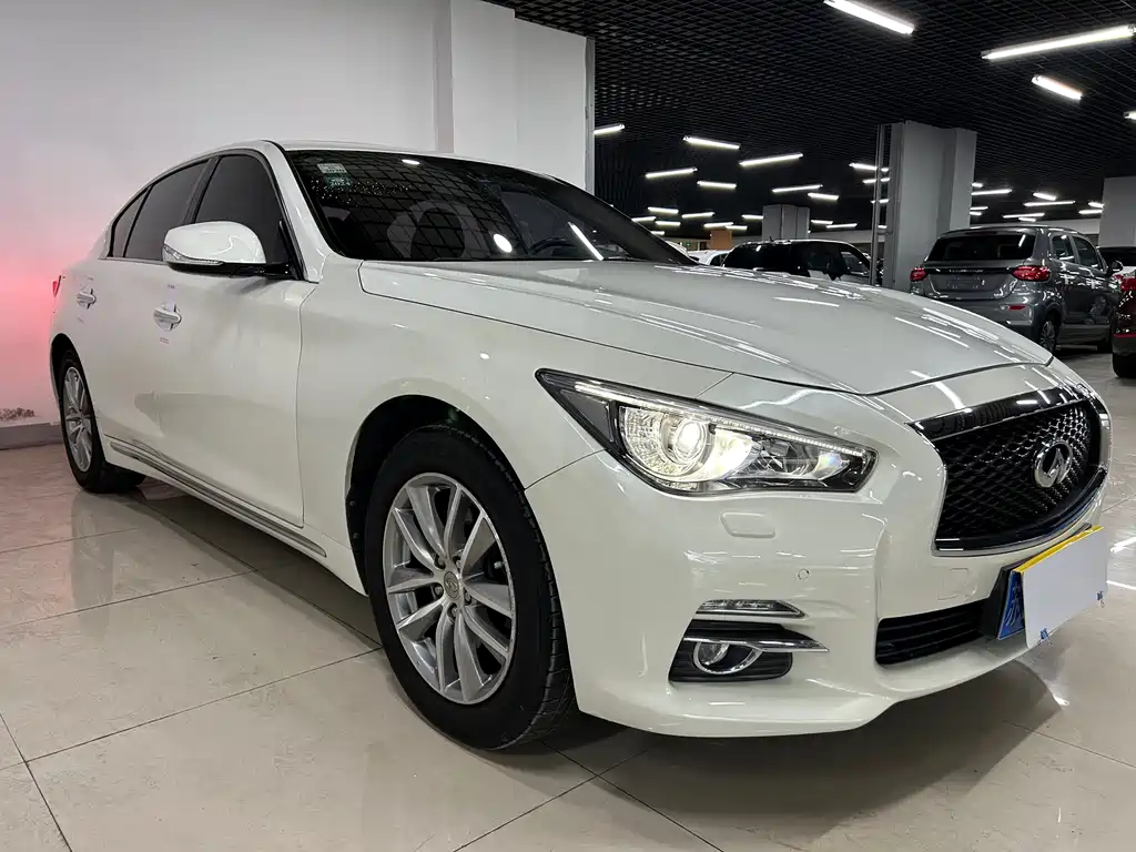 Infiniti Q50L 2016 — фото 3