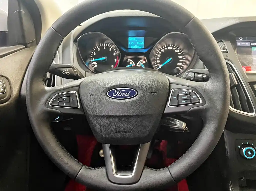 Ford Focus 2019 — фото 20