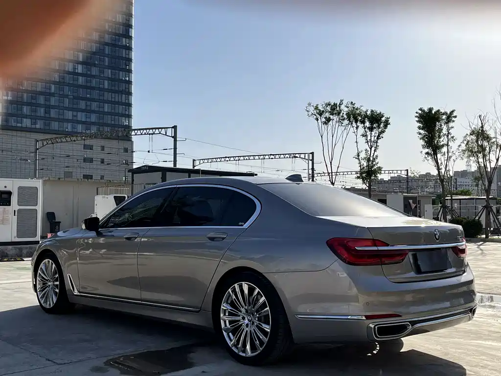 BMW 7 Series 2019 — фото 10