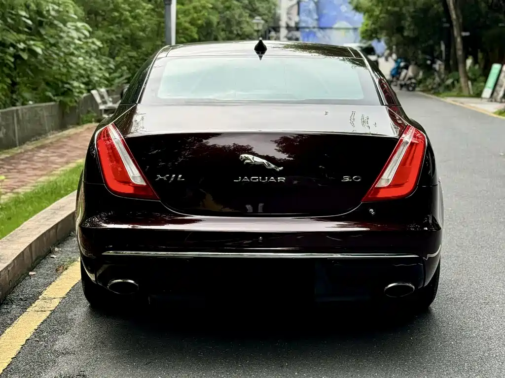 Jaguar XJ 2016 — фото 4