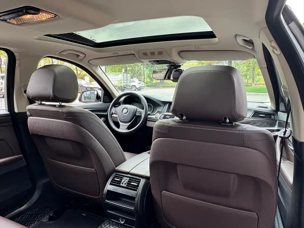 BMW 5 Series 2017 — фото 16