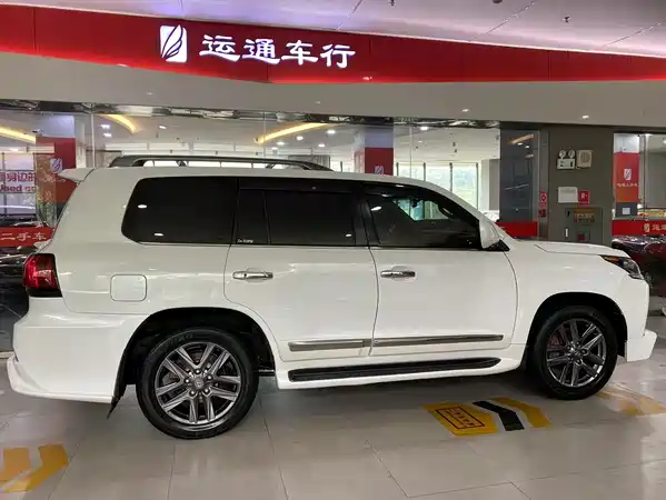 Lexus LX 2009
