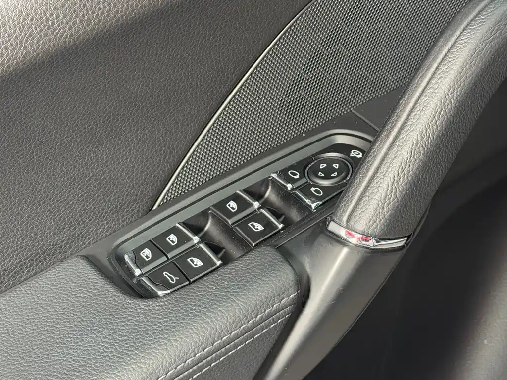 Porsche Cayenne 2015 — фото 25