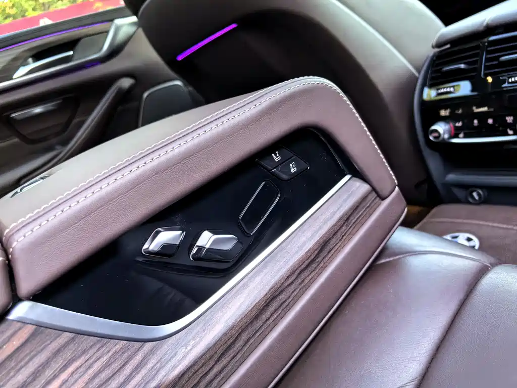 BMW 5 Series 2018 — фото 16