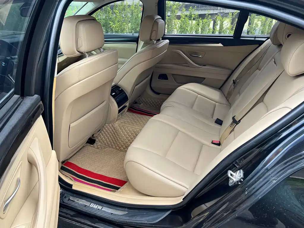 BMW 5 Series 2012 — фото 18