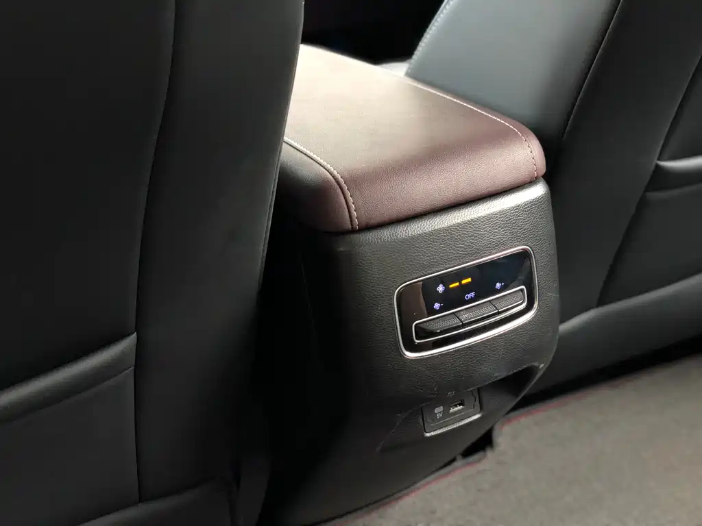 GAC Motor Trumpchi M6 2023 — фото 17