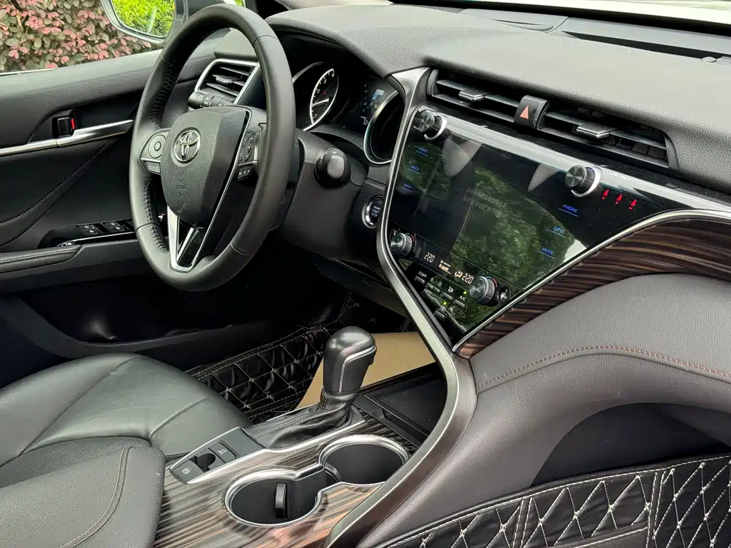 Toyota Camry 2019 — фото 11