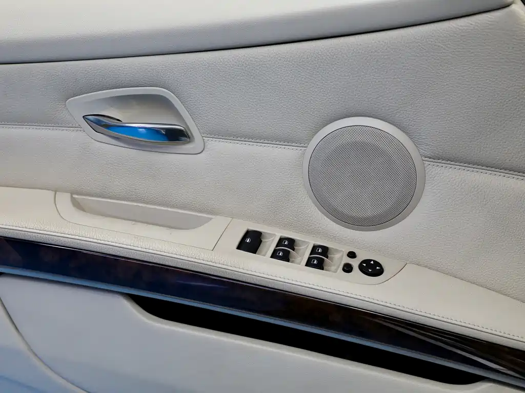 BMW 3 Series 2008 — фото 16