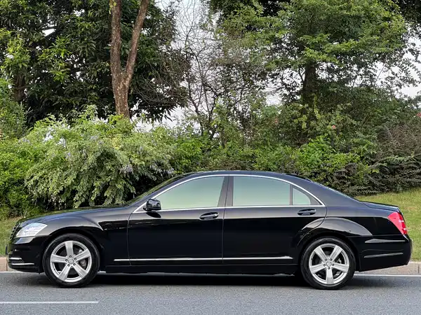 Mercedes-Benz S-Class 2010