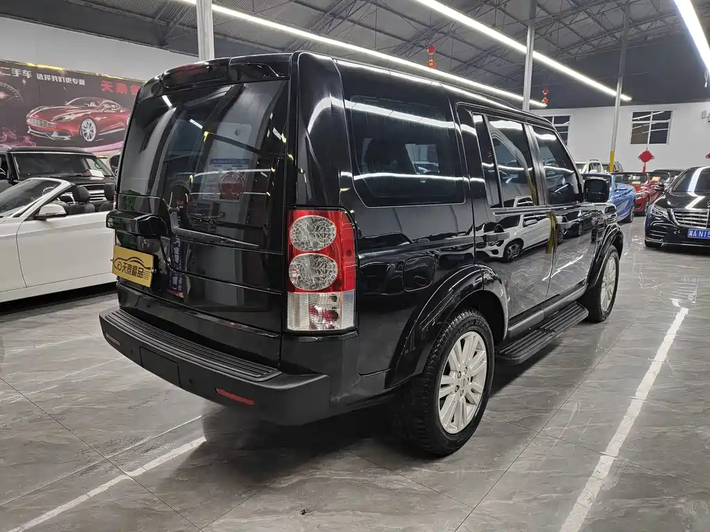 Land Rover Discovery 2010 — фото 24